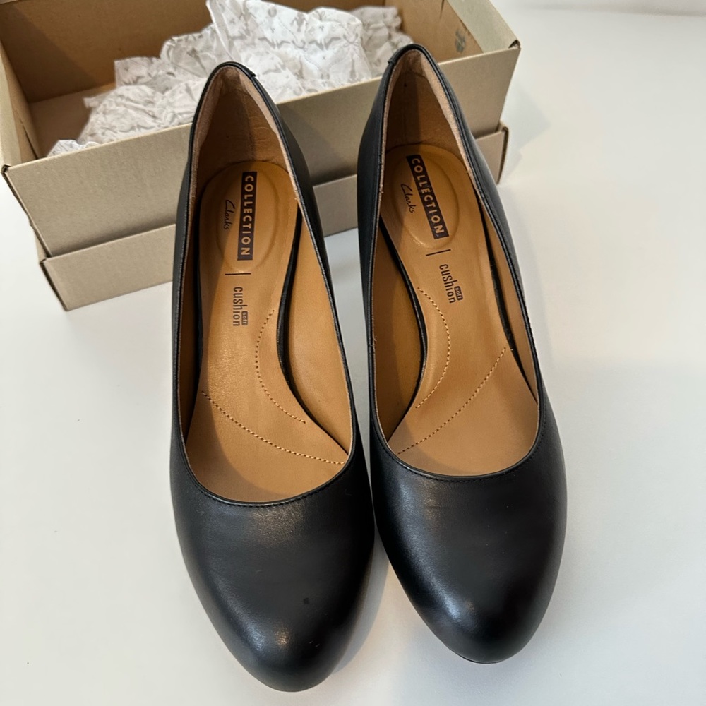 Clarks- NIB - Black leather heels - style Arista 8 1/2 W